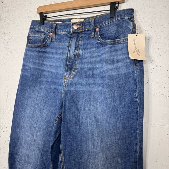 Universals Threads Vintage Straight Distressed Mom Jeans Size 10 - Picture 4 of 9